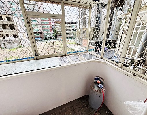 市政府★電梯兩房★警衛★營登報稅洽★可寵★獨立陽台★採光佳 - Image 11
