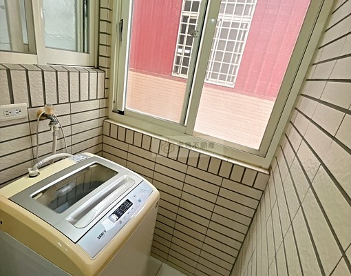 金山街浴室對外窗雙門冰箱室內機車位電梯套房 - Image 5