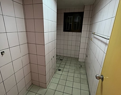 便宜超級無敵大公寓室內80坪可以補租 - Image 2