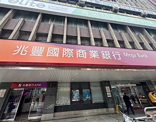 站商圈採光大套房(租金含網路第四台!!)近復興路中正路 - Image 15