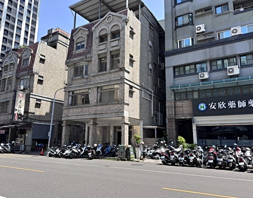 富邦BOT/捷運旁/黃金地段邊間面寬雙店面 - Image 2