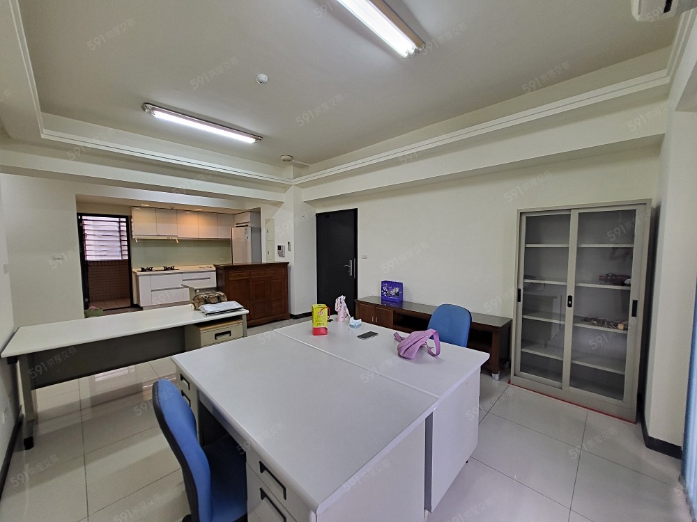 桃園租屋,中壢租屋,住辦出租,客廳(辦公區)