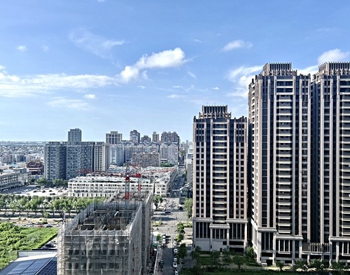 愛琴海全新中樓層2房~含管.汽車位 - Image 1