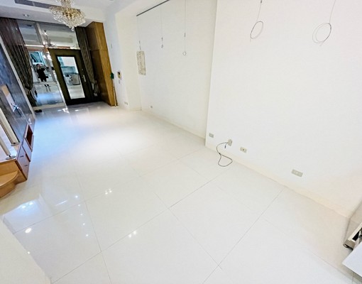 捷運大湖公園/全新3房2衛。大庭院。寵物友善。有車位 - Image 2