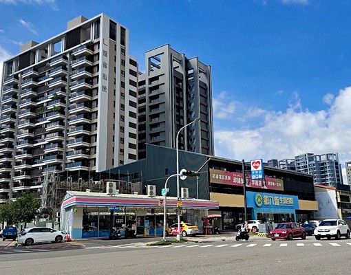 高大特區冠藝3光合挑高三角窗優質樓店1+夾層 - Image 14