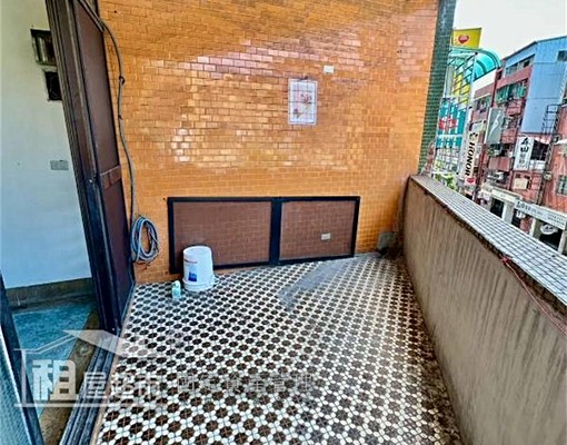 《工商路全聯旁寬敞4房》 - Image 2