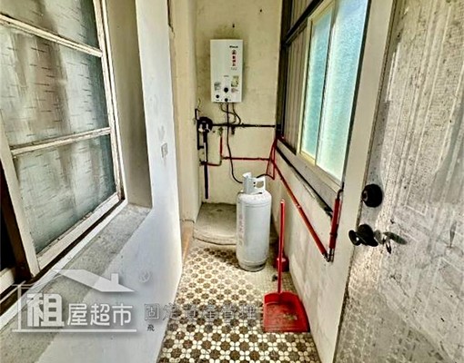 《工商路全聯旁寬敞4房》 - Image 11