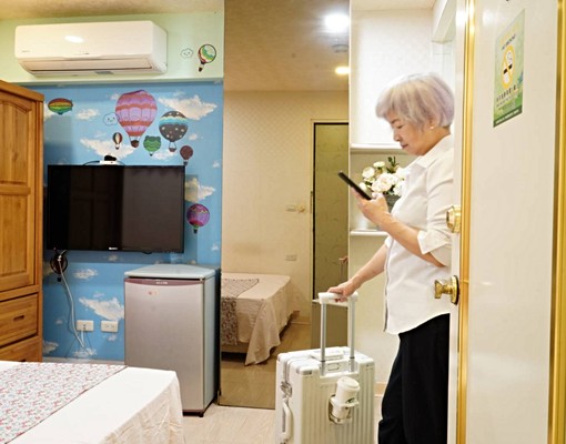 愛姐の七期秋紅谷歌劇院小屋短租可❤️變頻冷氣乾淨交通便利 - Image 2