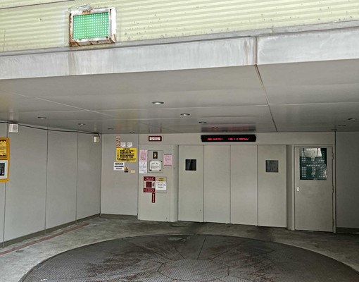 頂溪捷運站1號出口車塔“轎車"車位 - Image 1