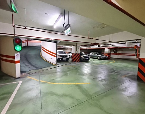 信義區_新紐約社區_坡道平面車位_可休旅 - Image 2