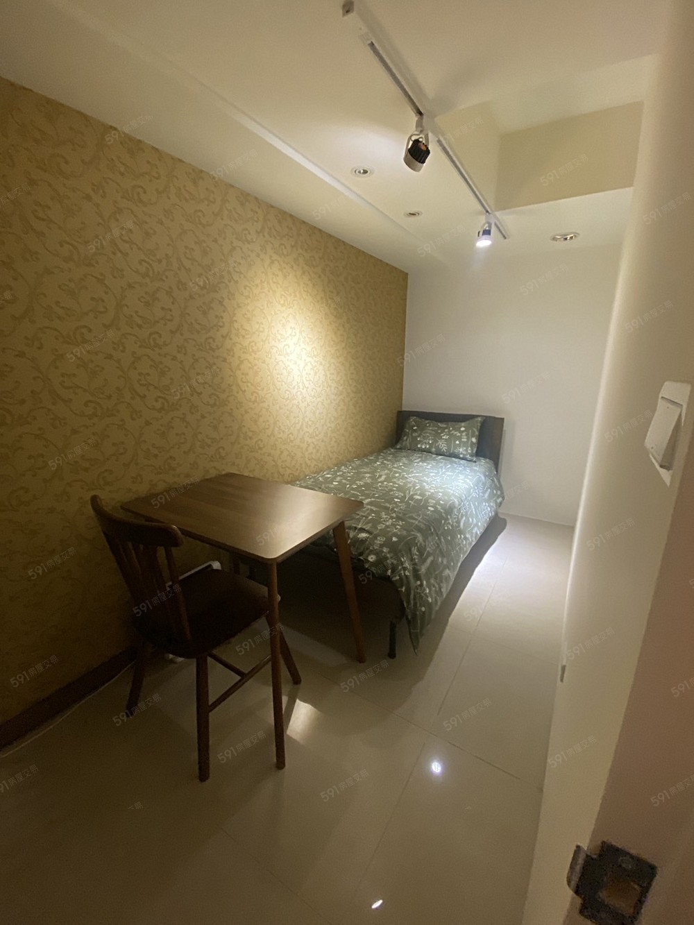 A無窗無冷氣雅房