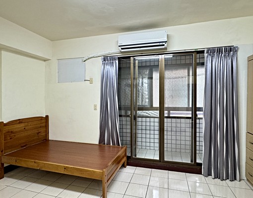 獨立陽台套房近一中中友中國醫大台 - Image 1