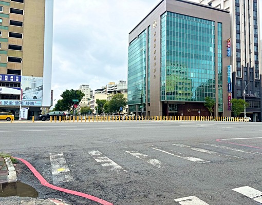 ”出租攤位“高雄台鐵站前/近車站捷運/騎樓分租攤位 - Image 11