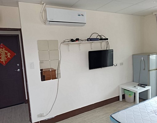 溫馨套房,有陽台,近百貨,學校 - Image 2