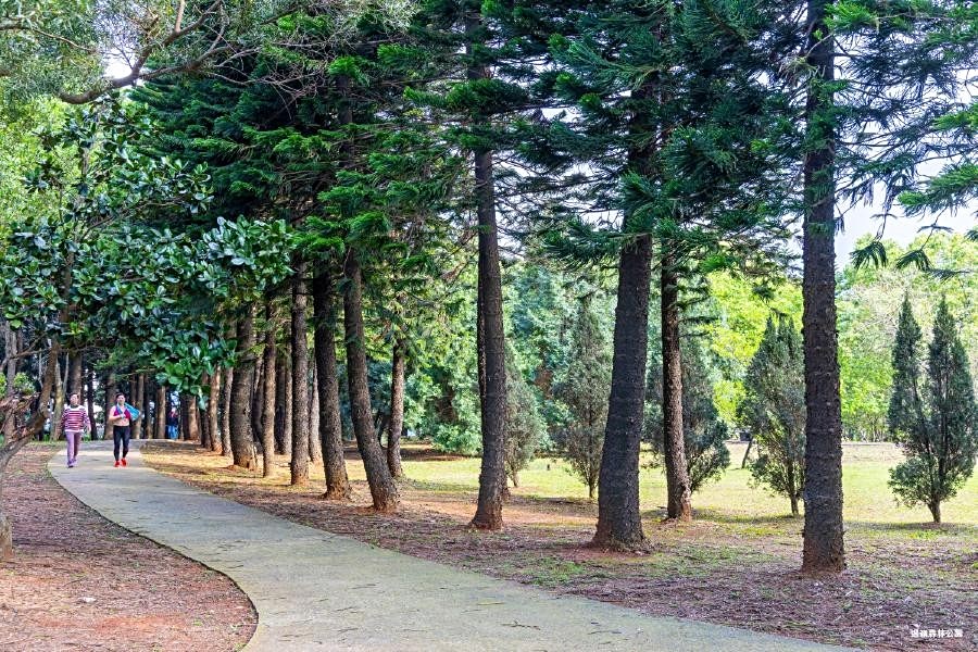 周邊擁有多座公園綠地