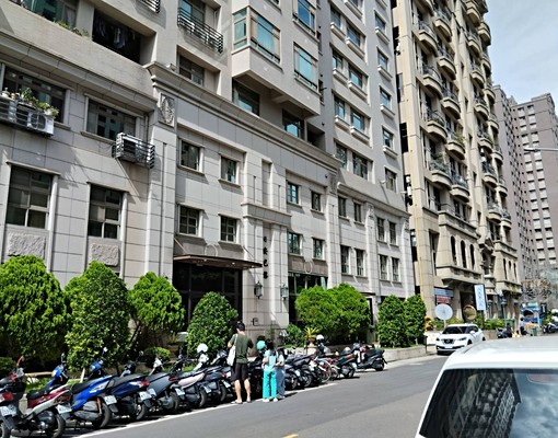 便宜租！大遠百商圈四房平車 - Image 4