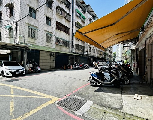 【專任出租文】力行市場3層使用,門口方便停車 - Image 1