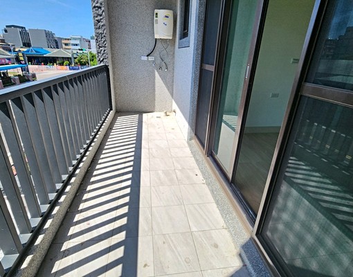 王爺壟透天有電梯二樓有前陽台大套房 - Image 3