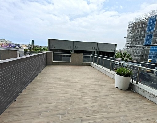全新精裝小三房大露台電梯華廈 - Image 8