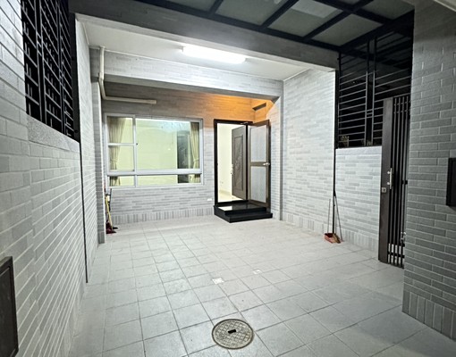 怡安商圈~近北外環~鄰路透天5房~空屋付冷氣.熱水器 - Image 3