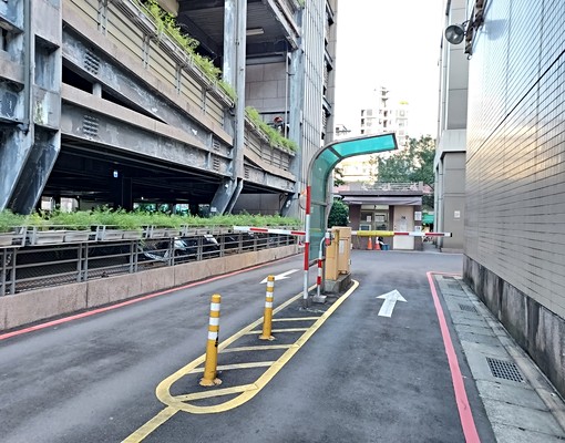 捷運路🚗機械車位停車塔🚗近南山路、和平街🚗季繳更優惠 - Image 1