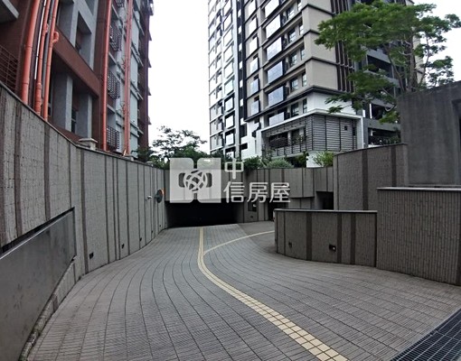 中央裕民學府商圈多個車位出租 - Image 3