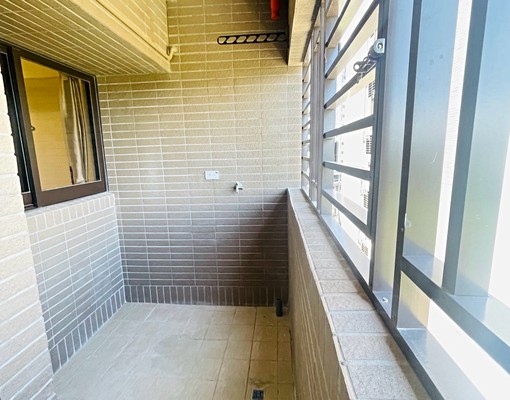 屋主直租，全新三房，王爺壟稀有湖景戶。(含管，平面停車位) - Image 10