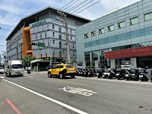 和平路八德交流道旁鋼構新穎..
