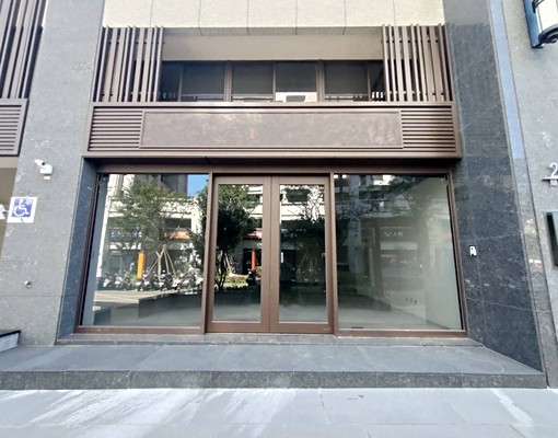 1+2樓黃金店面👍方正大空間❤️全新屋況❤️ - Image 3