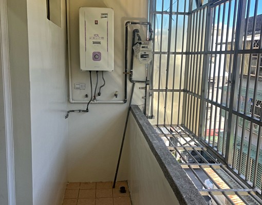 忠孝東路正大馬路上有附一台冷暖,1.8噸冷氣 - Image 5