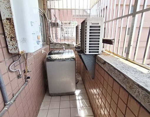 近友愛路商圈、僑平國小旁低租金3房景觀大樓,附傢俱家電 - Image 15