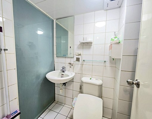 國賓VILA知名社區挑高美妝屋 - Image 13