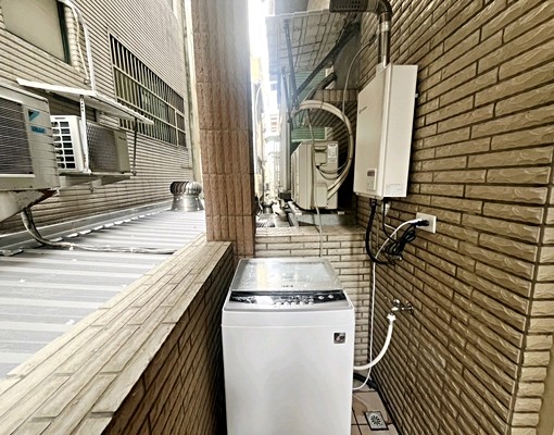 金山街後段靜巷全新方正溫馨流離台陽台洗衣機套房 - Image 3