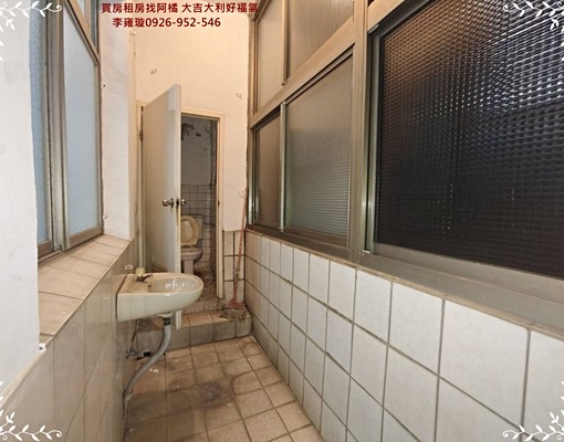 獨家苗栗市。臨20米路。省道旁。51坪大空間透店 - Image 10