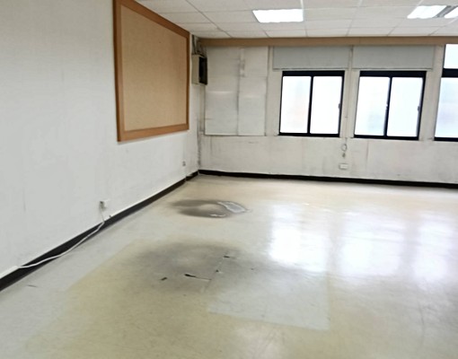 免仲費雙十路二段X號2樓23坪店面3萬2 - Image 3