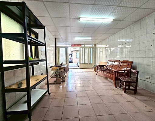 內惟黃昏市場旁透天店住~邊間採光通風佳 - Image 5