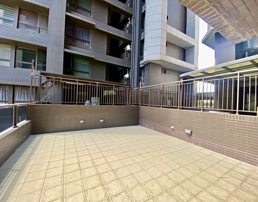 免服務費可租補/優質社區公設完善/大露台精品美裝潢三房車 - Image 11