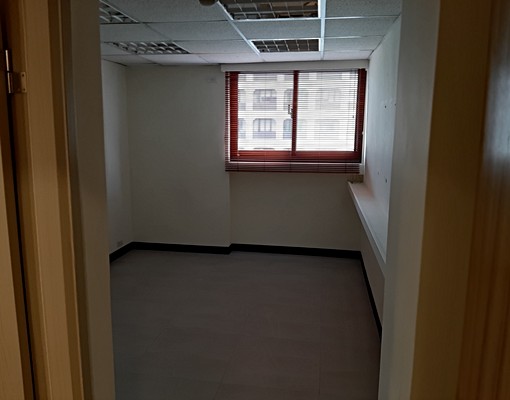 3房兩廳高級大樓公寓,忠孝東路四段近國父紀念館,清新宜居 - Image 4