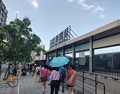 信義路上有電梯獨棟華廈一樓可作辦公室個人工作室~ - Image 9
