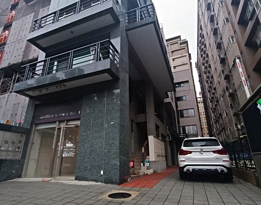 信義路上有電梯獨棟華廈一樓可作辦公室個人工作室~ - Image 6