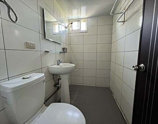 交通便利鬧中取靜景觀大套房使用大陽台 - Image 4