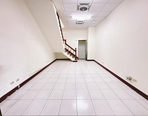 ✅車✅住店合一✅營登工作室✨宜昌十甲商圈✨空屋兩房好規劃✨ - Image 2