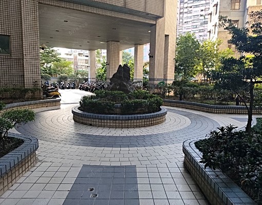 【中興綠洲】電梯大樓分租套房|租金超低價,傢俱齊全! - Image 8