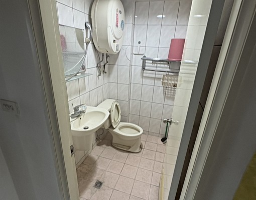 租屋首選,代步工具最佳,近輕軌、公車站 - Image 3