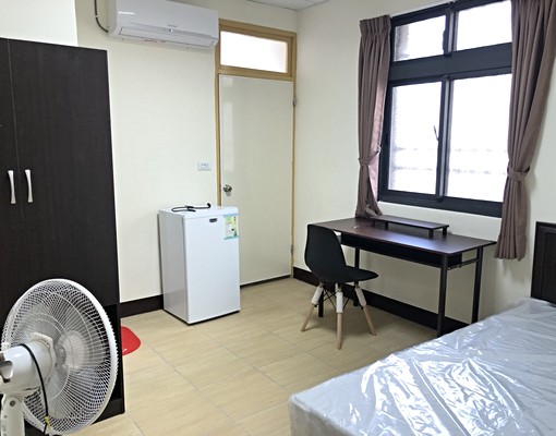 虎尾市中心獨立陽台室內專屬機車車位 - Image 1