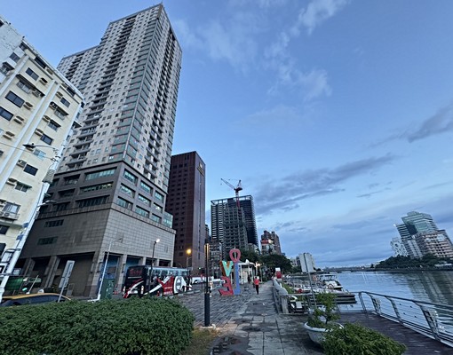 愛河名流大廈【夢萊茵】景觀4房雙車位 - Image 1