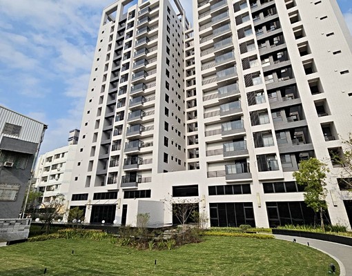 岡山市中心|質感裝潢2房+平面車位|10/8可入住 - Image 2