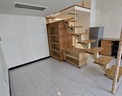 中興路商圈*摩登台北*樓中樓採光明亮通風有陽台 - Image 3