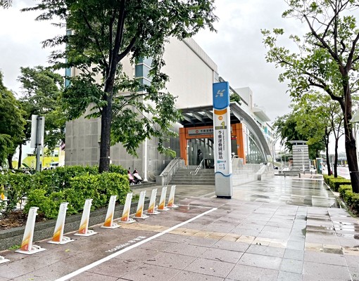 武廟苓雅運動園區捷運宅家具家電齊含管三房車位 - Image 16