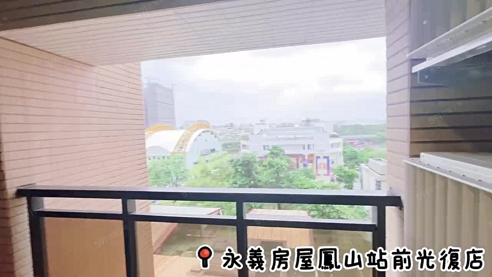 武廟苓雅運動園區捷運宅家具家電齊含管三房車位 - Image 1